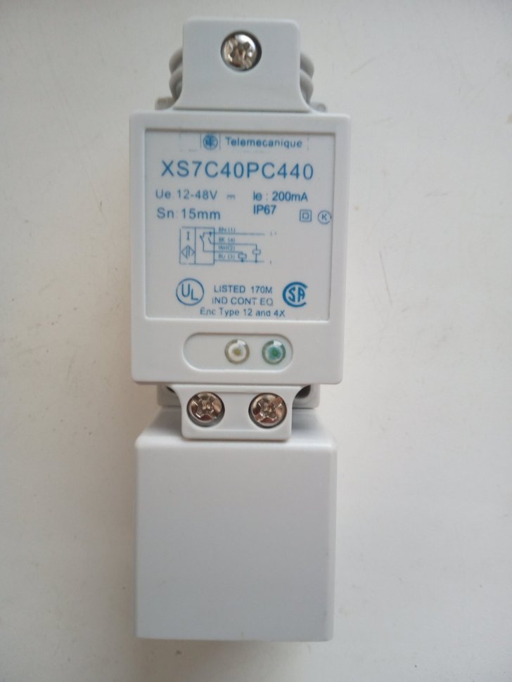 Індуктивний датчик Telemecanique XS7C40PC440