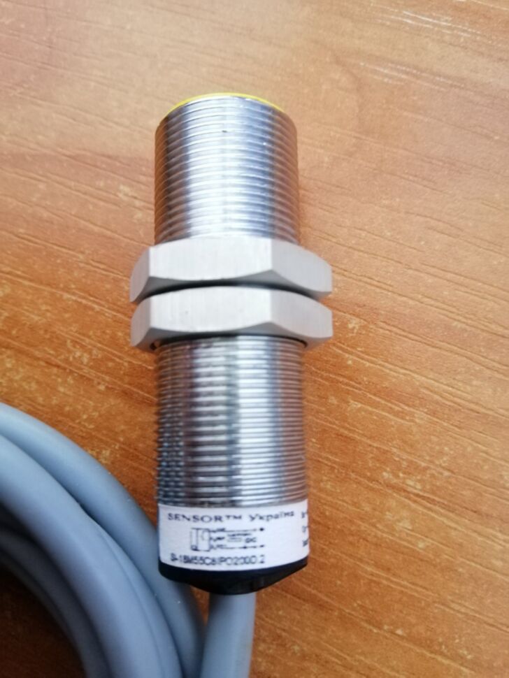 Индуктивный  датчик SI - 18M55C8IPO.200DC.2  без индикации